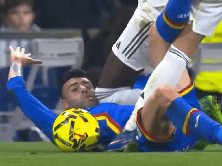 开云下载网址-前西甲裁判：吕迪格对迭戈-里科属暴力行为，应被红牌罚下