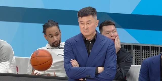 开云官网-该醒醒了！广东杜锋一战引众怒，3大失误太致命，用人一塌糊涂